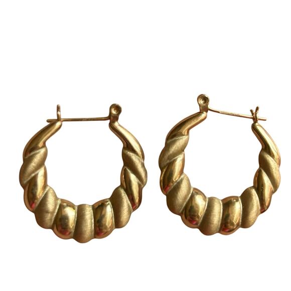 Vintage Textured Hoop Earrings 14k Yellow Gold stamped 1.8g - Picture 1 of 5